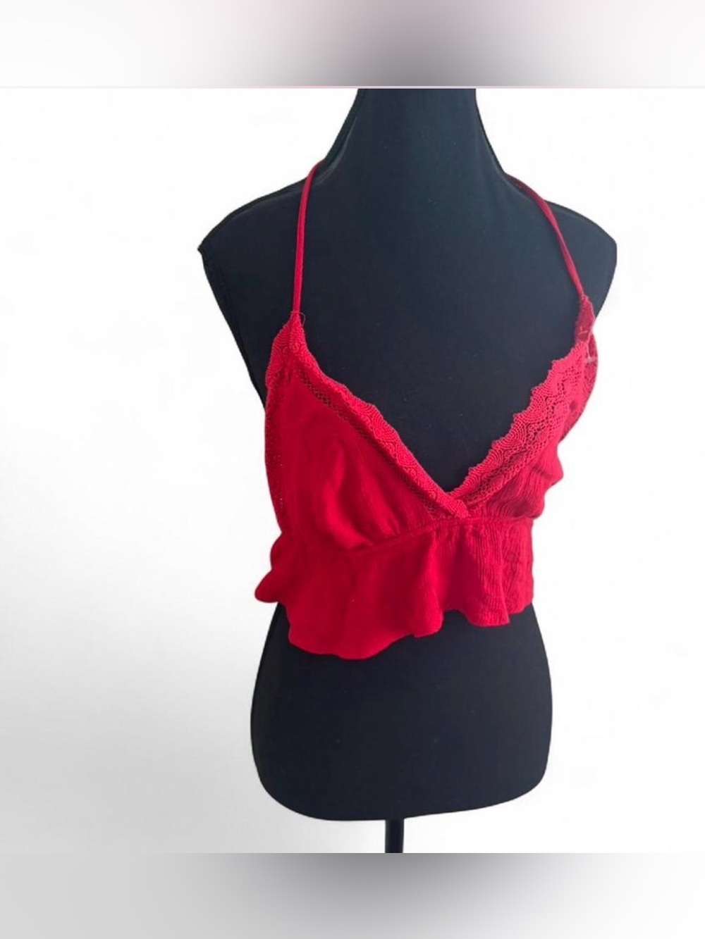 Forever 21 women’s red lace trim halter top size small
